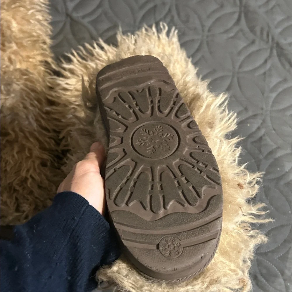 Fuzzy Tan above the knees knee High Boots. Fur furry. Size 9. Fleece lined shoes - Picture 12 of 16